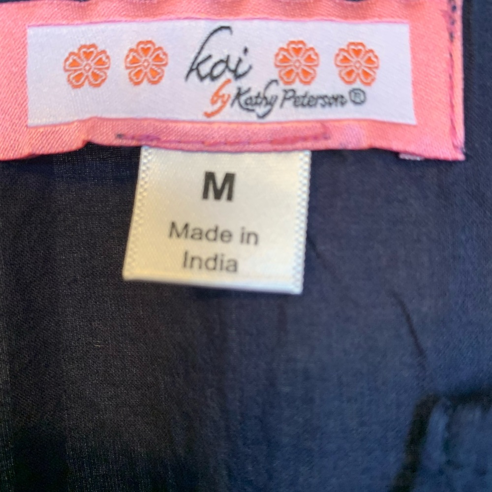 EUC Koi by Kathy Peterson Embroidered Blouse Scrub Top Size Medium - Picture 8 of 11